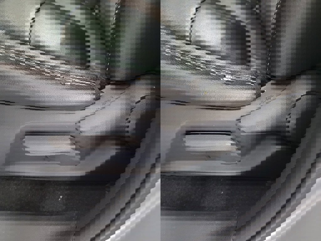 Used 2021 Toyota RAV4 LE image 16