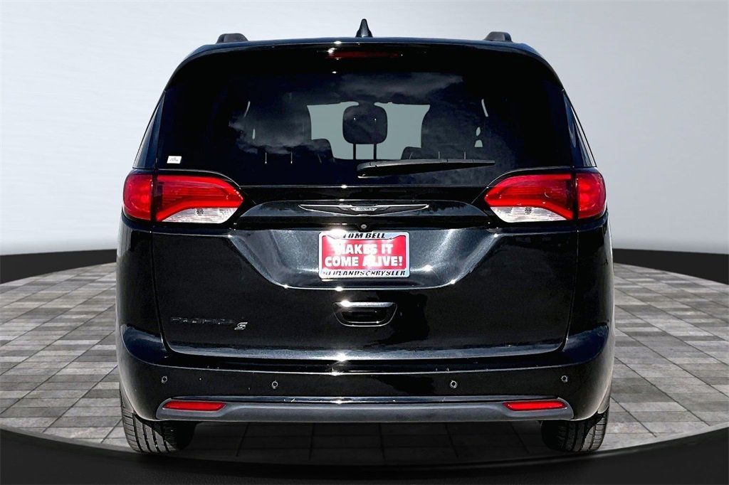 Used 2018 Chrysler Pacifica Touring-L w/ Premium Audio Group image 5