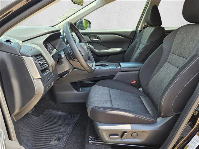 Used 2025 Nissan Rogue SV FWD image 15