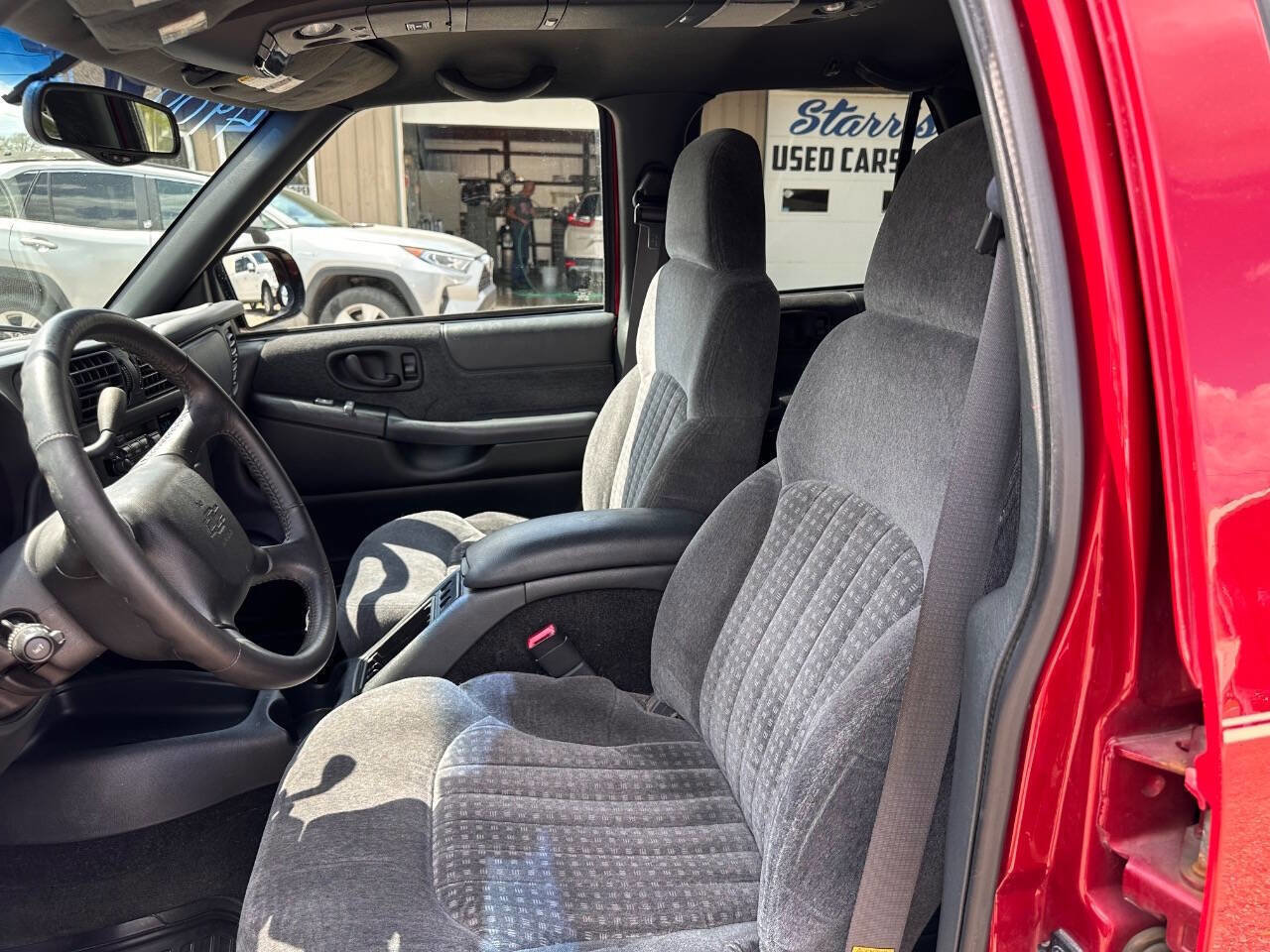 Used 1999 Chevrolet Blazer LS w/ Shield Pkg image 2