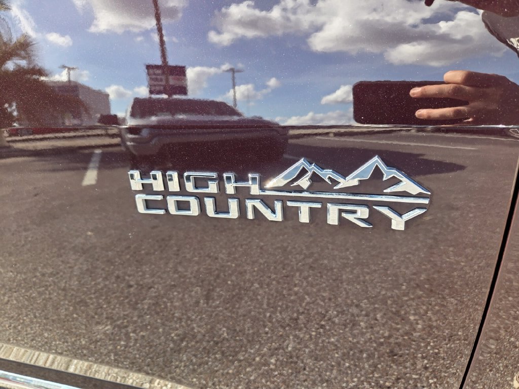Used 2023 Chevrolet Traverse High Country FWD image 4