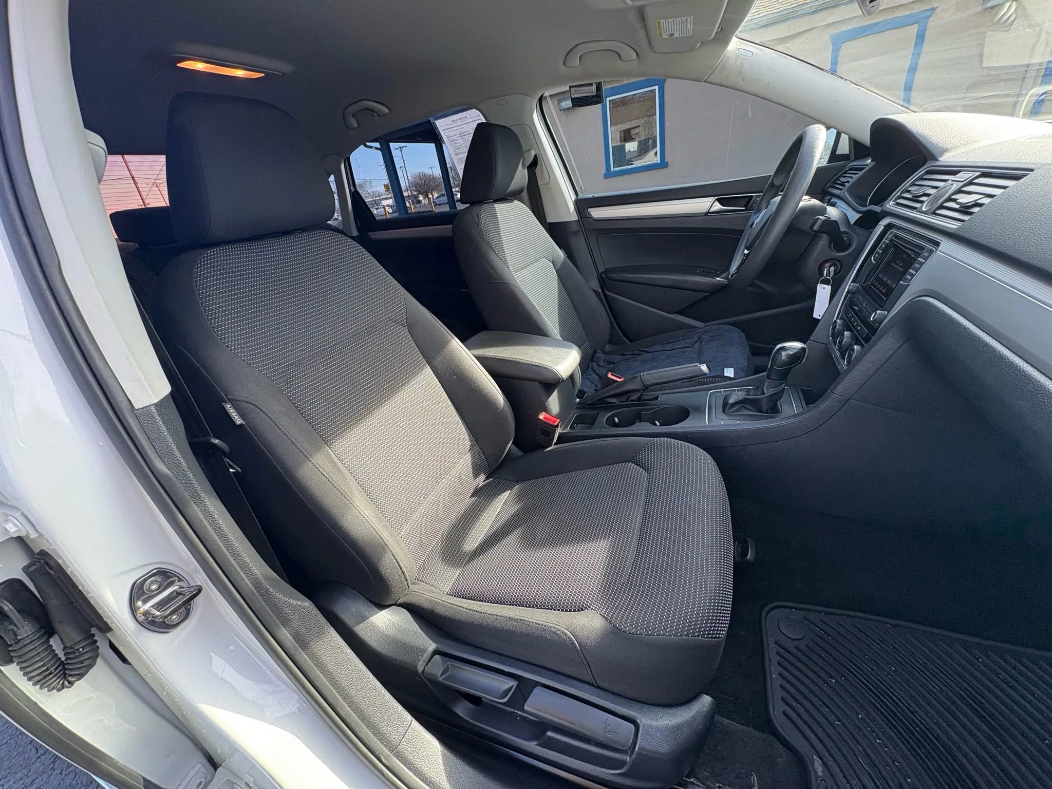 Used 2017 Volkswagen Passat 1.8T S image 11