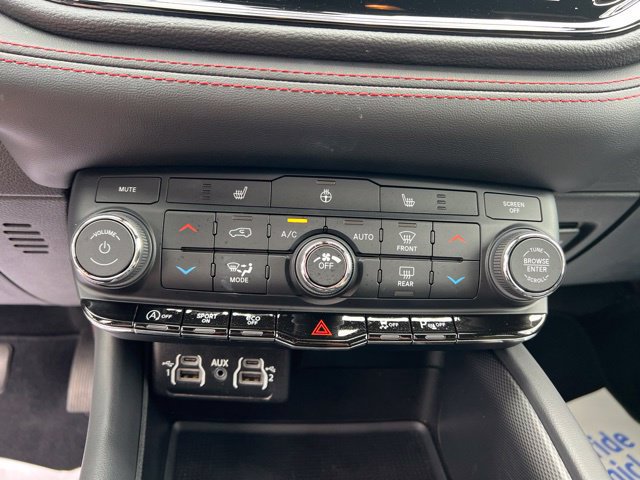 Used 2025 Dodge Durango GT AWD/4WD image 22