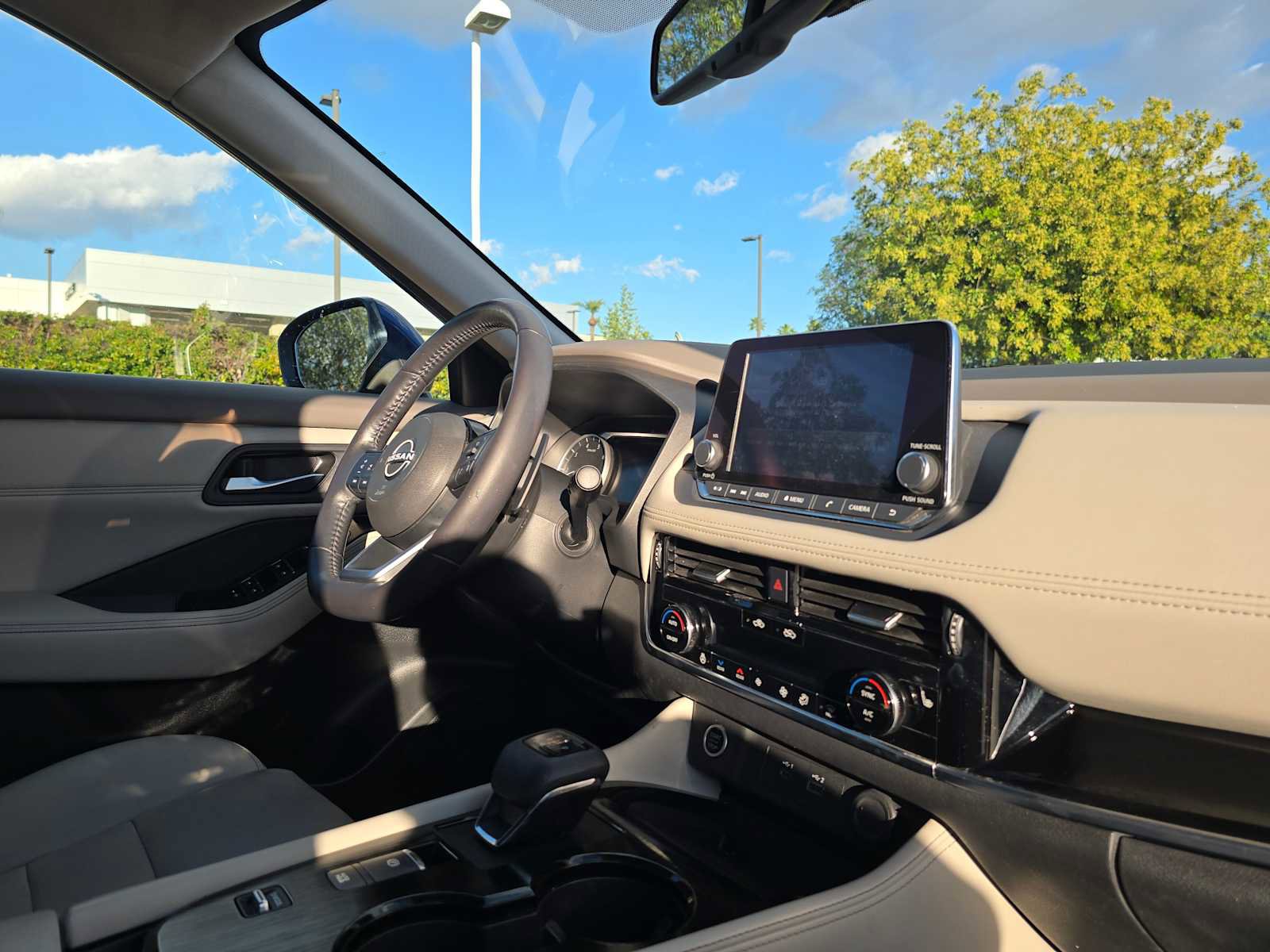 Used 2022 Nissan Rogue SL image 10