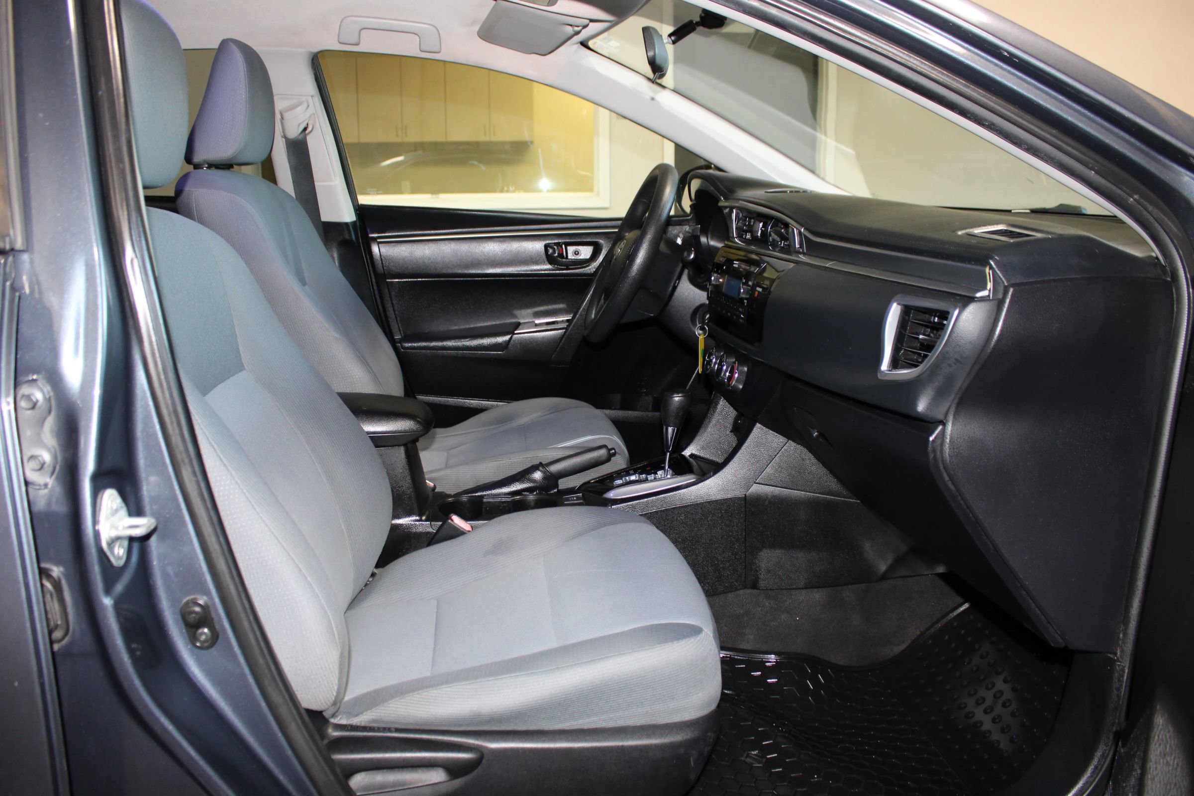 Used 2015 Toyota Corolla L FWD image 22