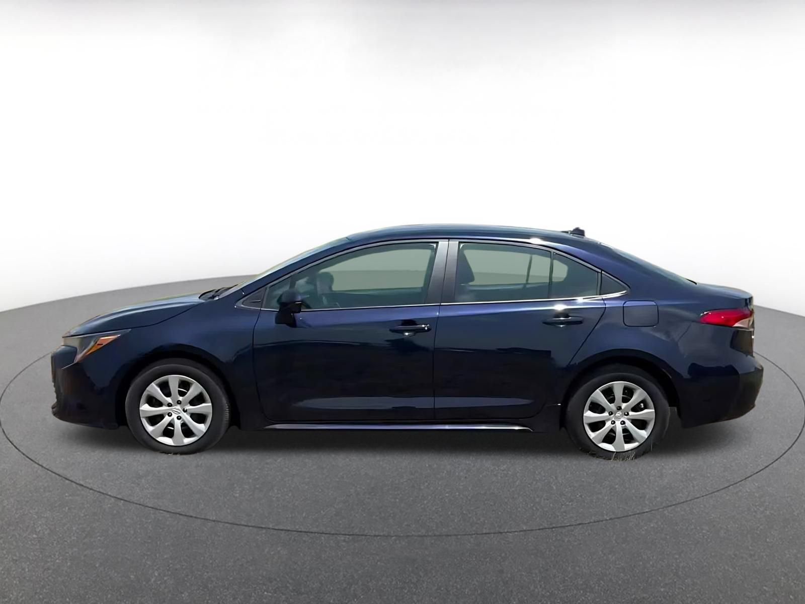 Used 2025 Toyota Corolla LE FWD image 9