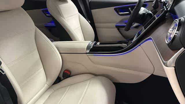 Used 2025 Mercedes-Benz GLC 300 4MATIC image 36
