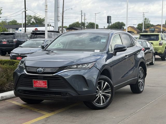 Used 2022 Toyota Venza LE image 2