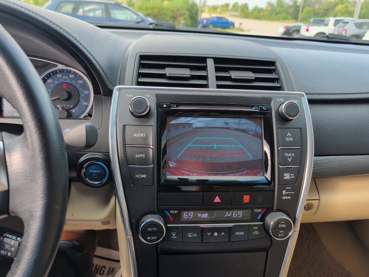 Used 2015 Toyota Camry XLE image 21