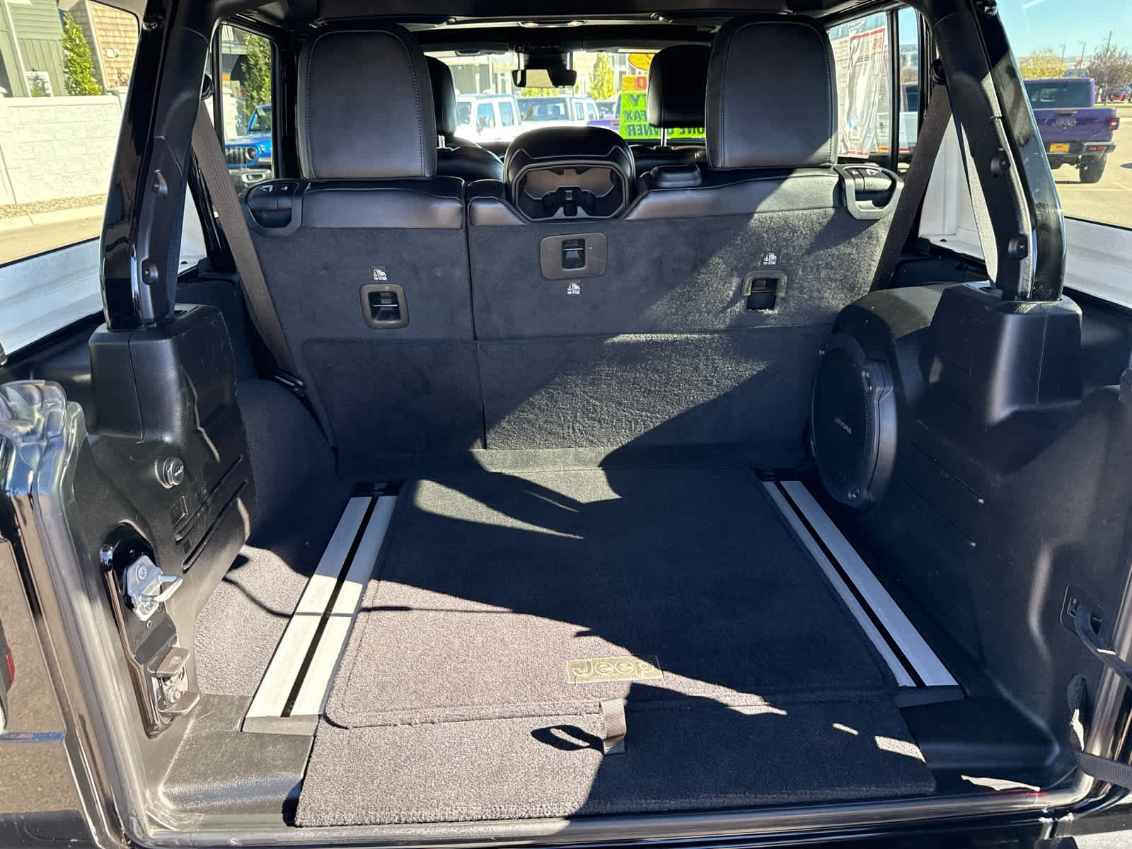 Certified 2022 Jeep Wrangler Unlimited Rubicon w/ Xtreme Recon 35" Tire Package AWD/4WD image 22