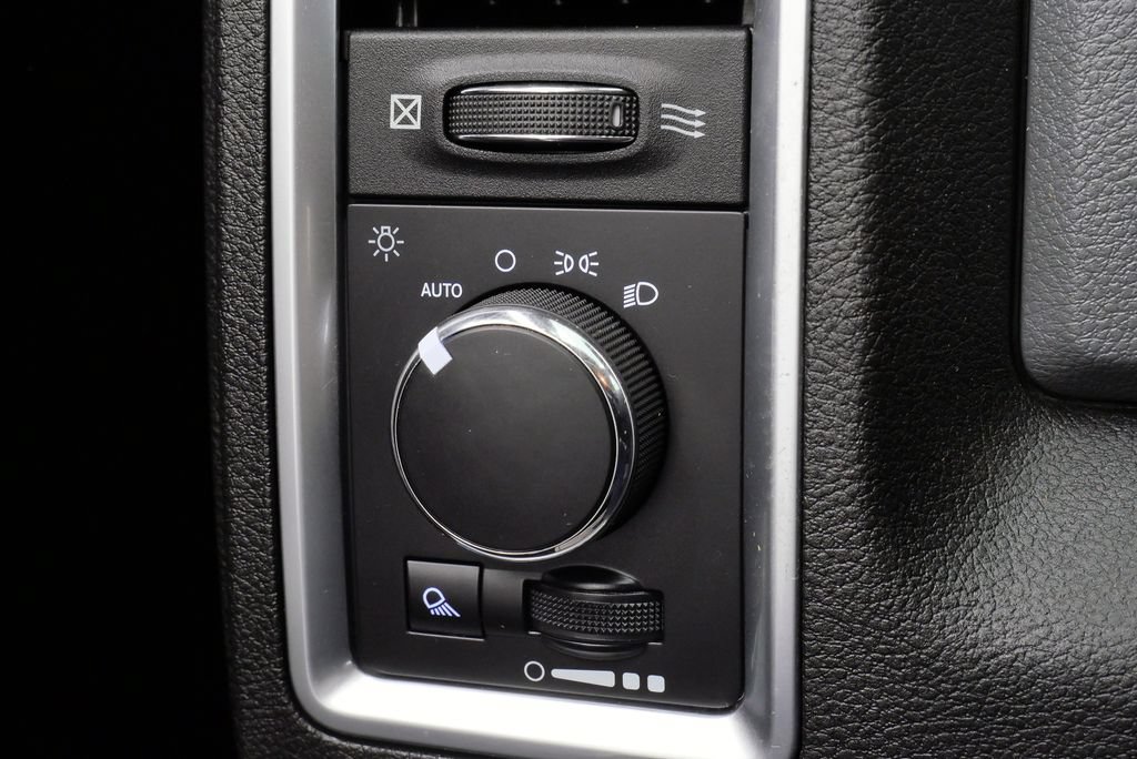 Used 2019 RAM 1500 Classic SLT AWD/4WD image 24