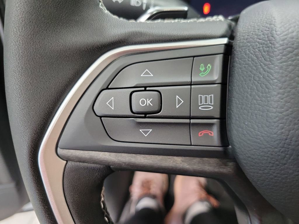 New 2025 Jeep Grand Cherokee L Limited w/ Black Appearance Package image 18