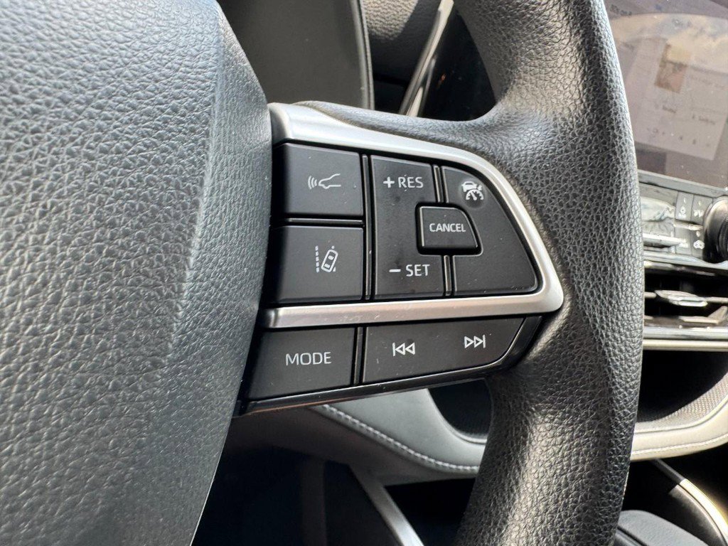 Used 2023 Toyota Highlander image 17