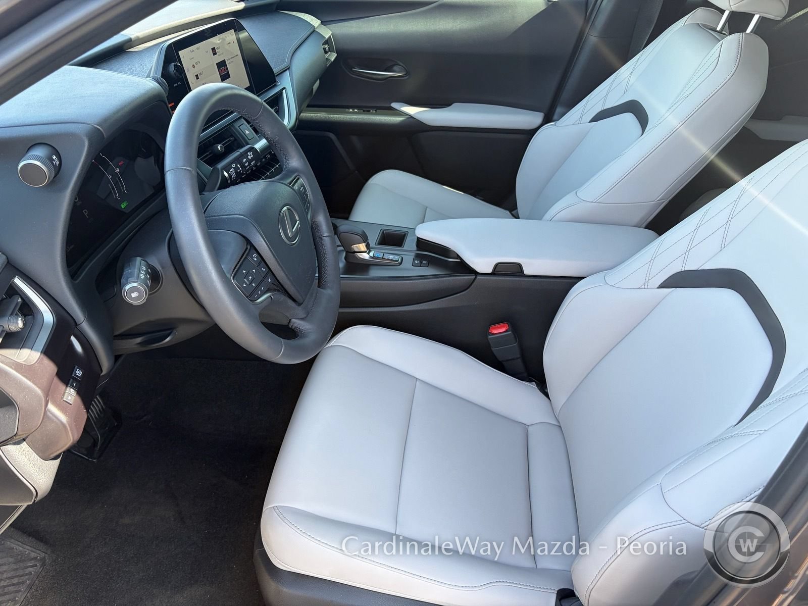 Used 2025 Lexus UX 300h FWD w/ Accessory Package (Z2) image 13