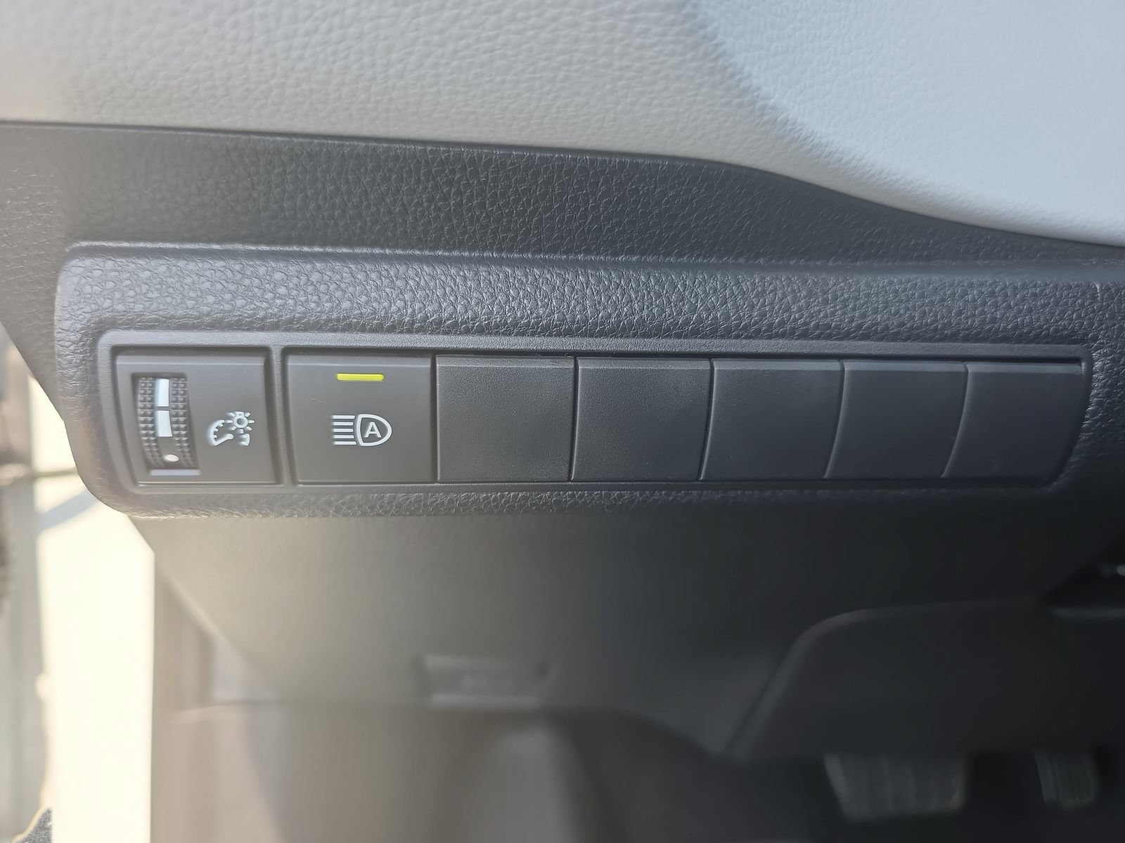 Used 2025 Toyota Corolla SE FWD image 25