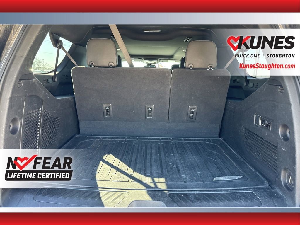 Used 2023 GMC Yukon XL SLT w/ SLT Premium Package AWD/4WD image 16