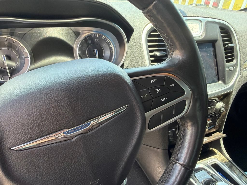 Used 2019 Chrysler 300 Limited RWD image 17