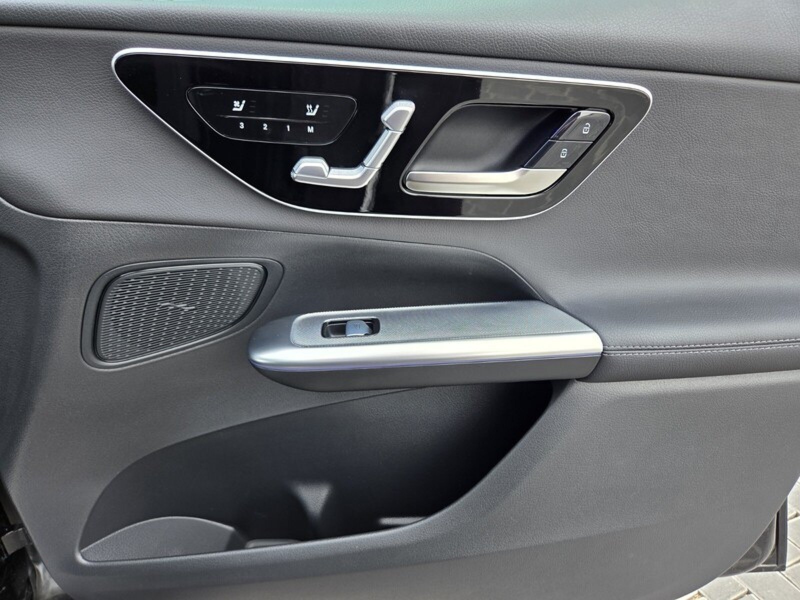 Certified 2025 Mercedes-Benz GLC 300 4MATIC image 21