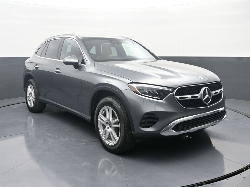 Used 2023 Mercedes-Benz GLC 300 4MATIC image 3
