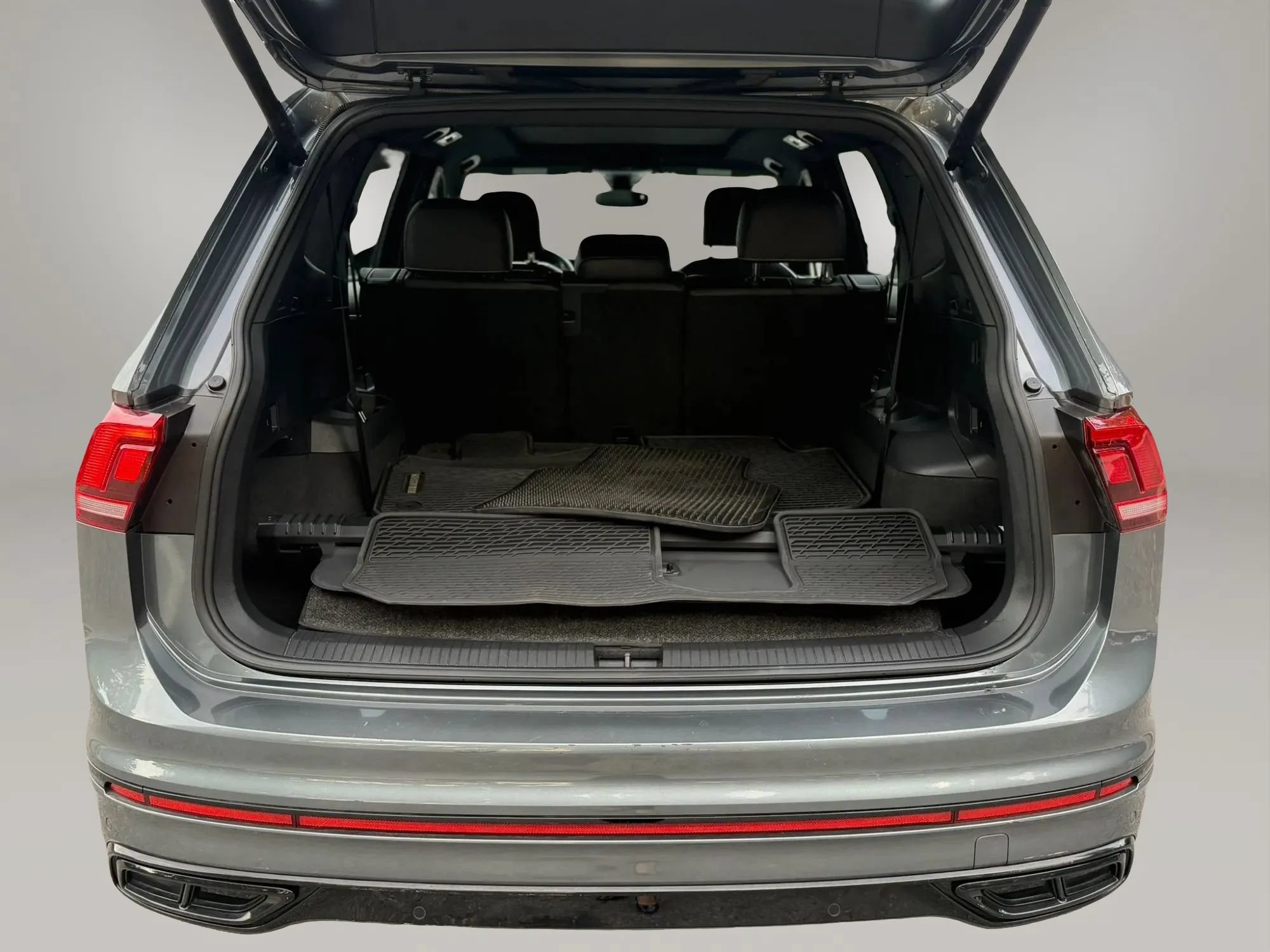 Used 2022 Volkswagen Tiguan SE R-Line FWD image 11