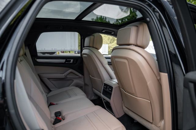 Used 2022 Porsche Cayenne Platinum Edition AWD/4WD image 45
