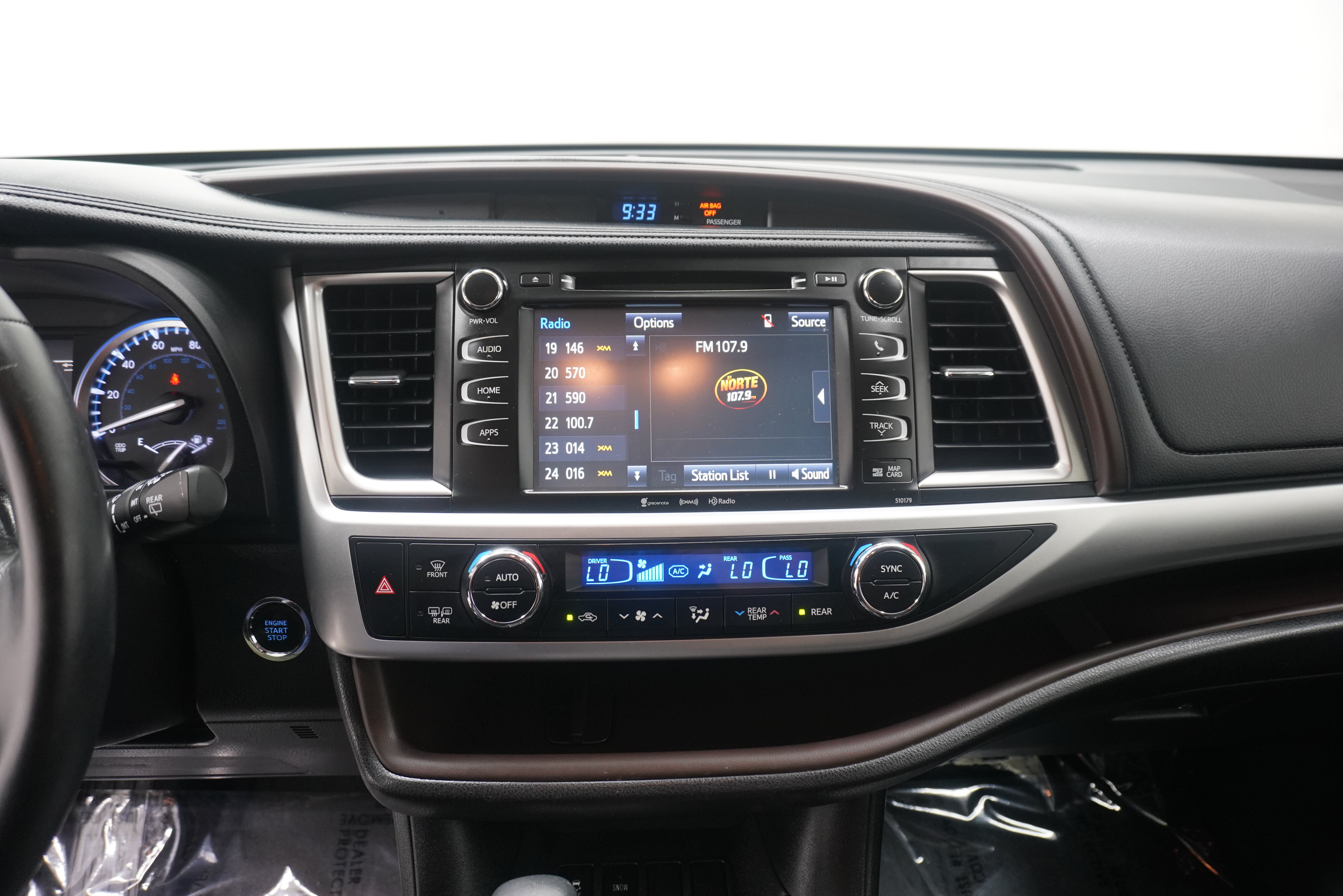 Used 2017 Toyota Highlander XLE FWD image 22