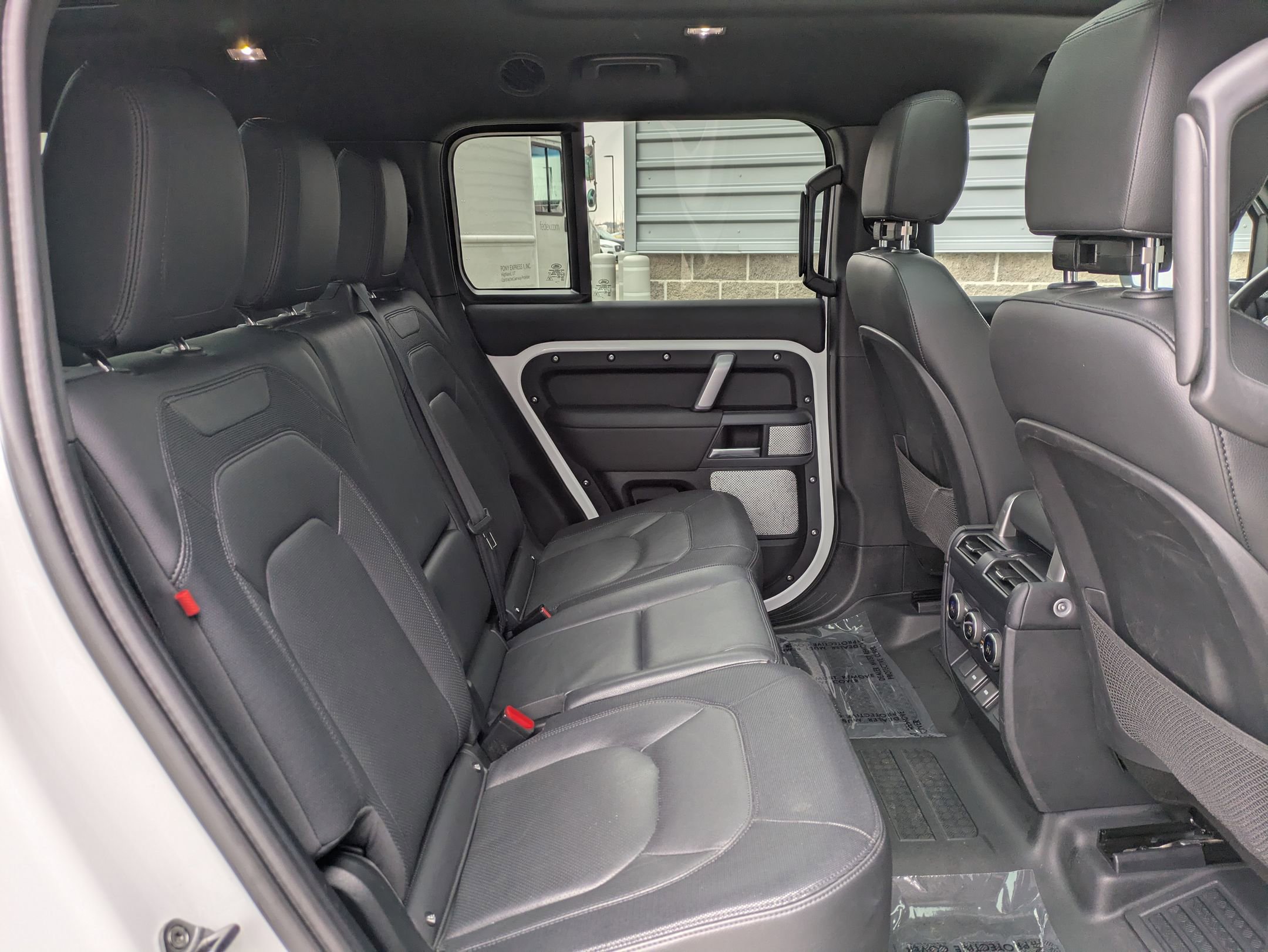 Used 2024 Land Rover Defender 130 X-Dynamic SE image 29