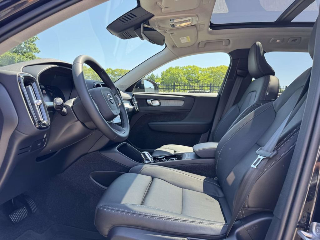 Certified 2026 Volvo XC40 B5 Plus w/ Protection Package Premier AWD/4WD image 16
