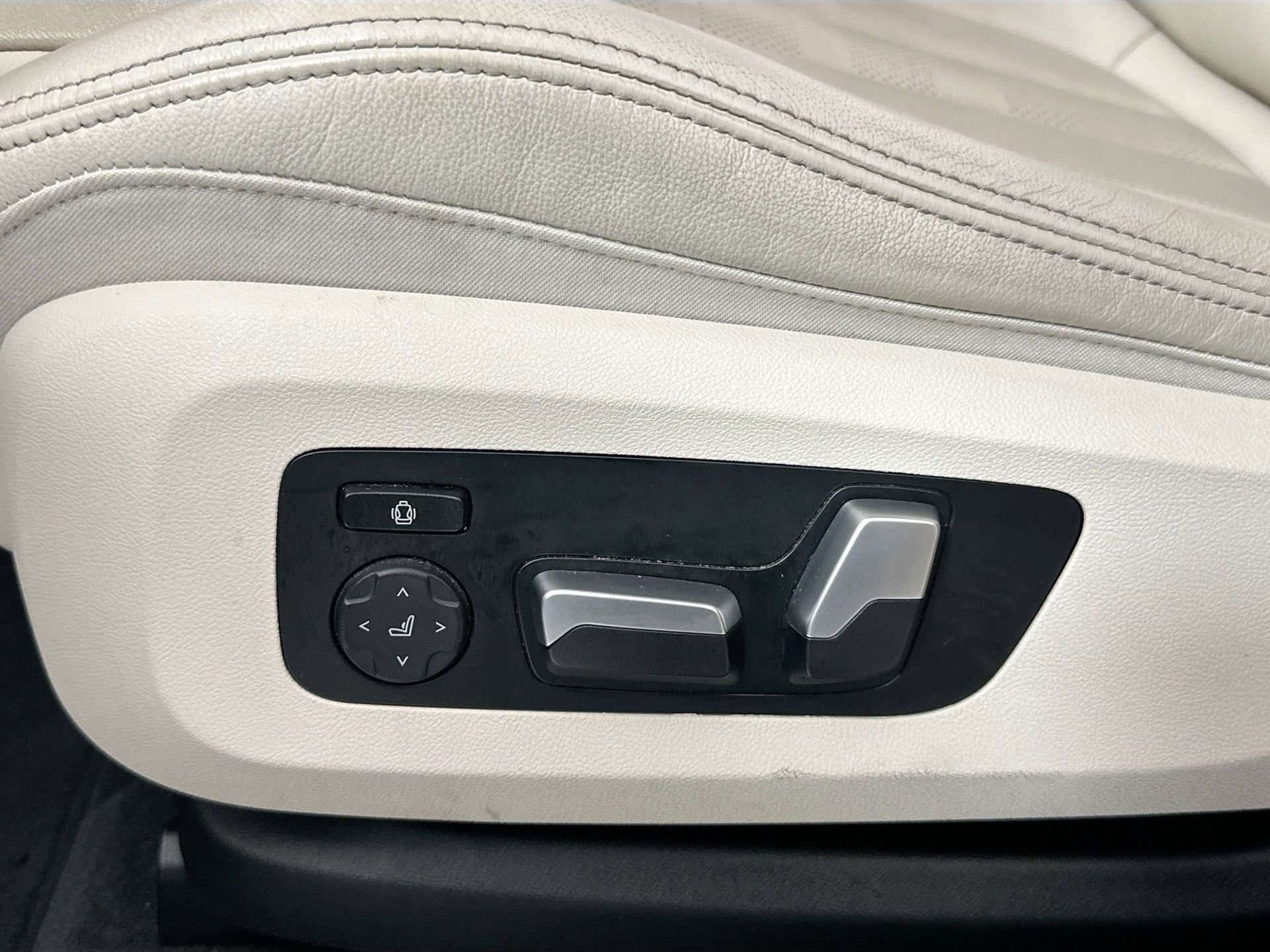 Used 2021 BMW X5 sDrive40i w/ Parking Assistance Package image 19