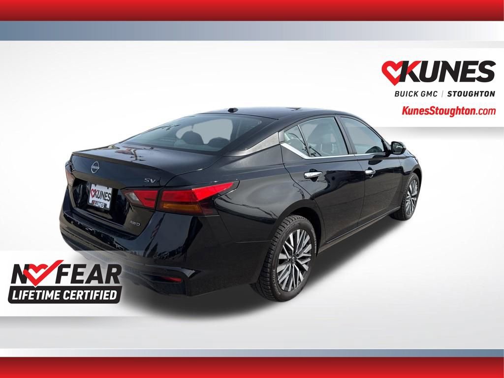 Used 2024 Nissan Altima 2.5 SV image 11