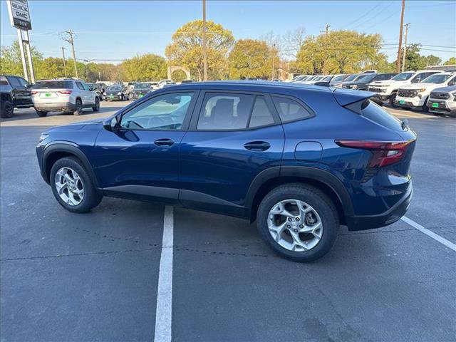 Used 2024 Chevrolet Trax LS w/ LS Convenience Package image 11