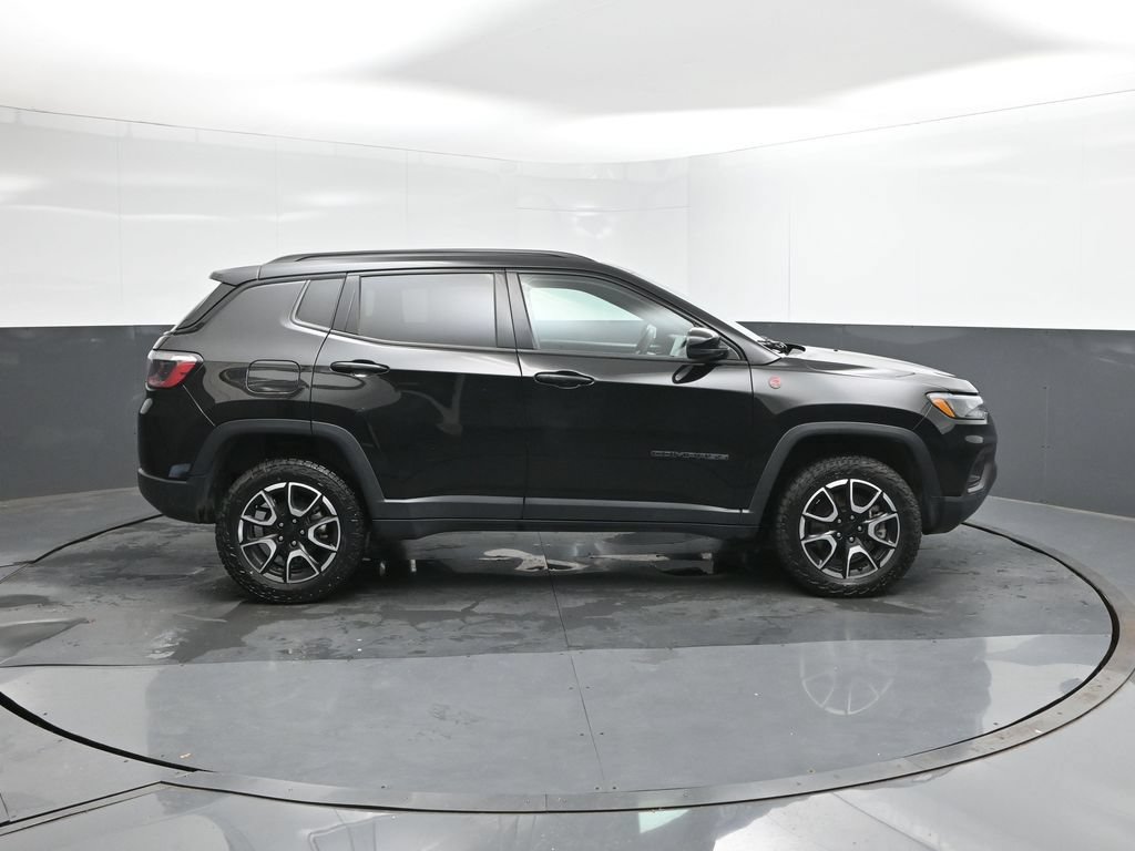 Used 2024 Jeep Compass Trailhawk AWD/4WD image 15