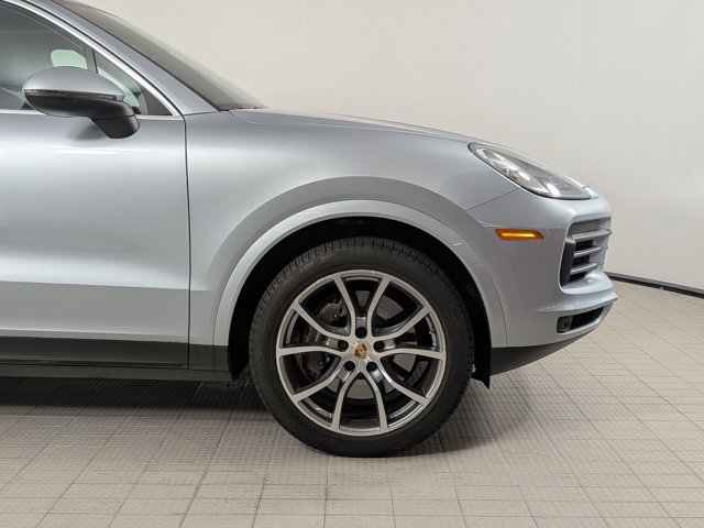 Certified 2023 Porsche Cayenne Platinum Edition image 11