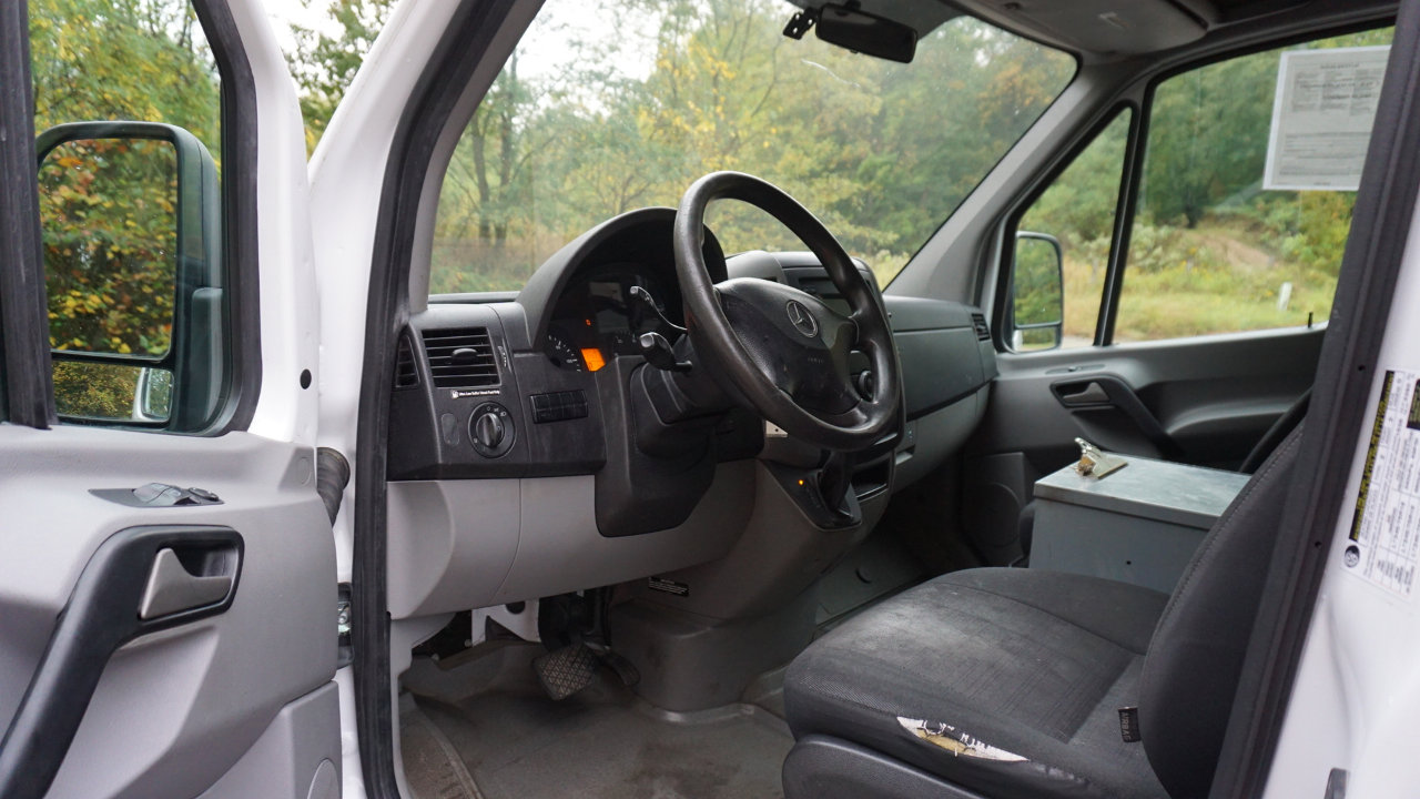 Used 2017 Mercedes-Benz Sprinter 2500 image 13