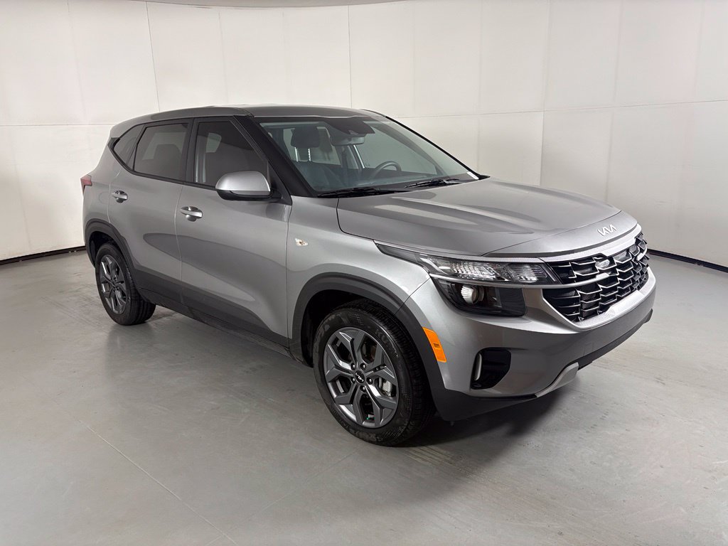 New 2026 Kia Seltos LX FWD image 2