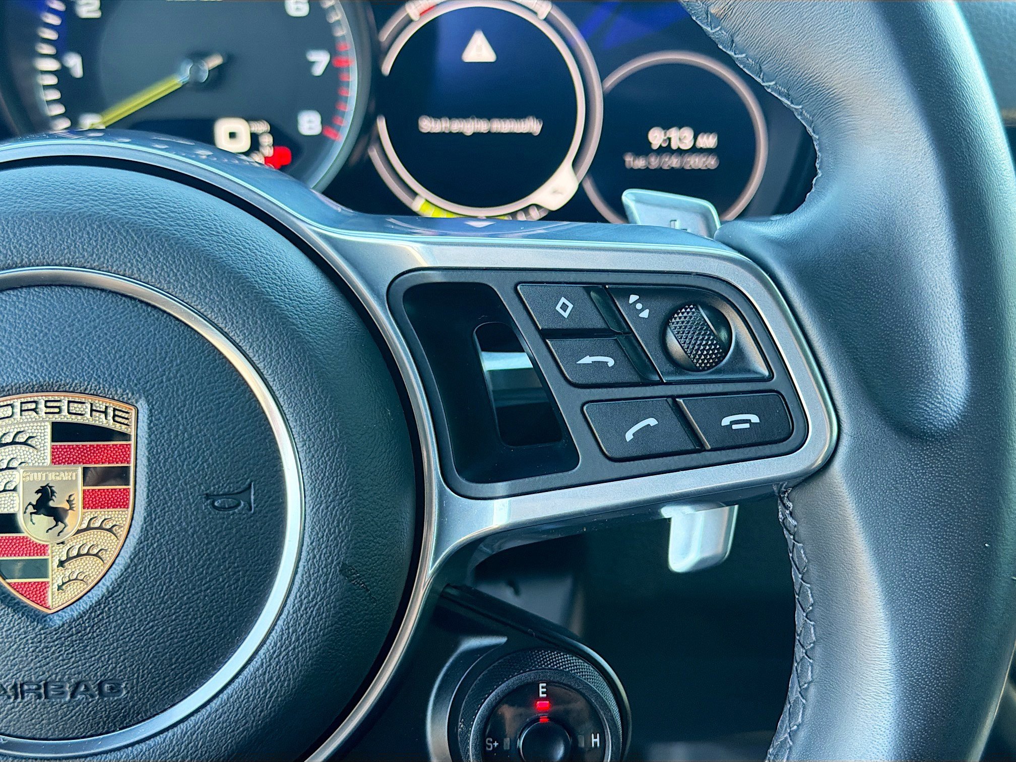 Used 2023 Porsche Cayenne Platinum Edition image 38