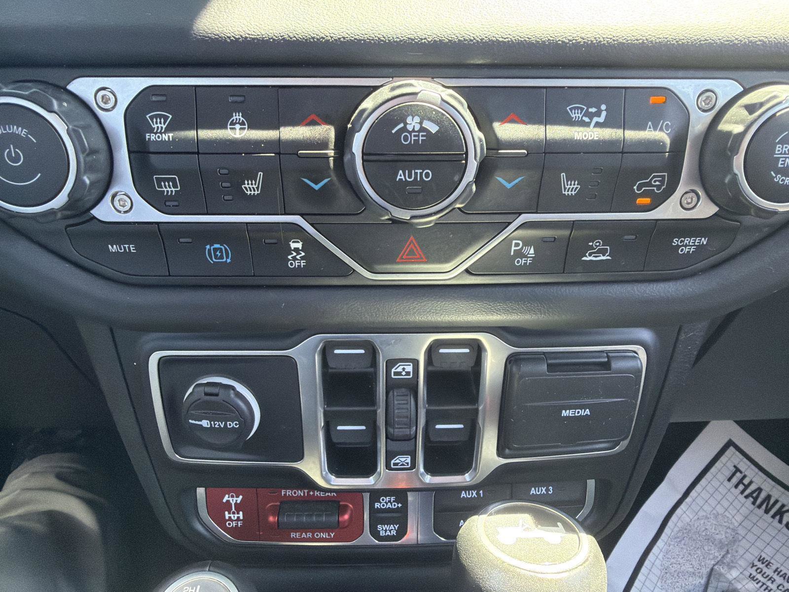 Used 2024 Jeep Wrangler Unlimited Rubicon 4xe AWD/4WD image 19