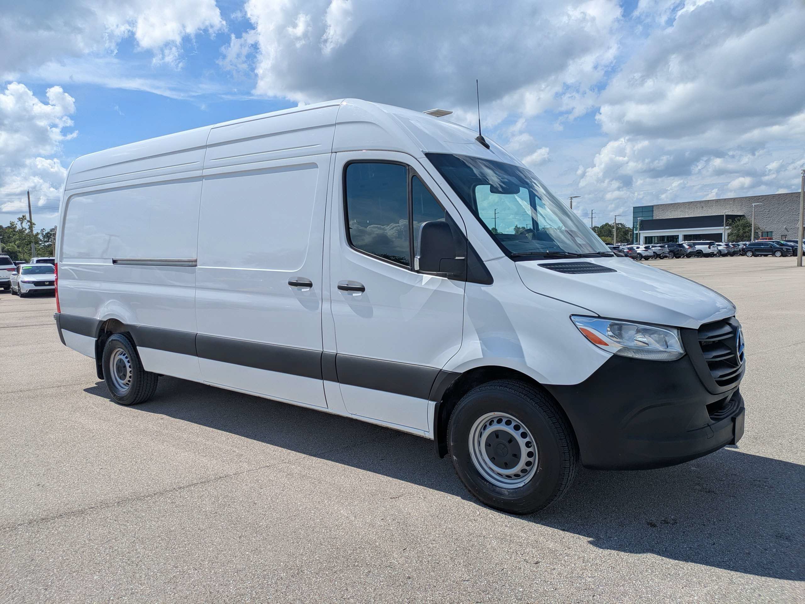 Used 2025 Mercedes-Benz Sprinter 2500 image 2