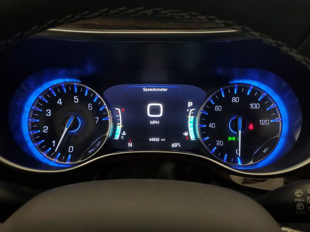 Used 2023 Chrysler Pacifica Limited FWD image 17
