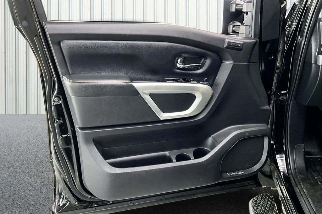 Used 2018 Nissan Titan PRO-4X image 20