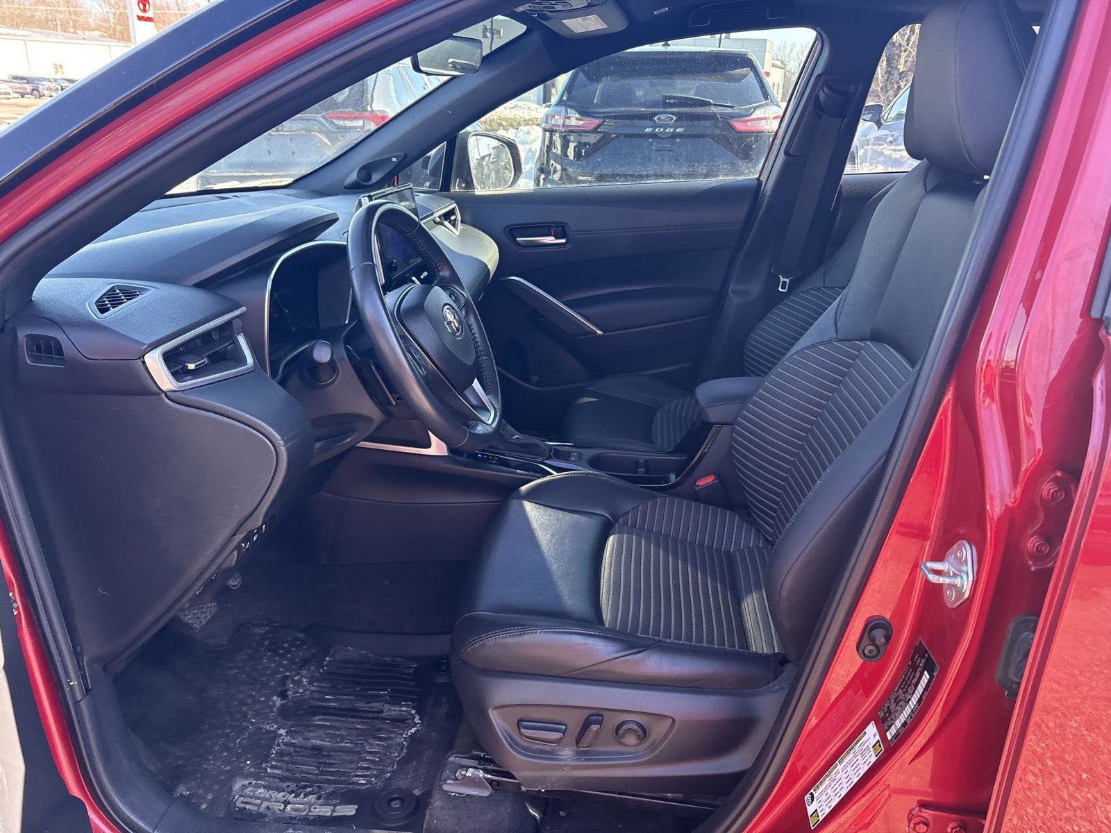 Used 2023 Toyota Corolla Cross XSE w/ Convenience Package image 10