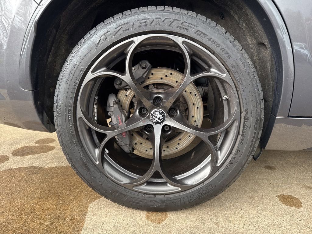 Used 2019 Alfa Romeo Stelvio Quadrifoglio w/ Driver Assist Dynamic Package image 24