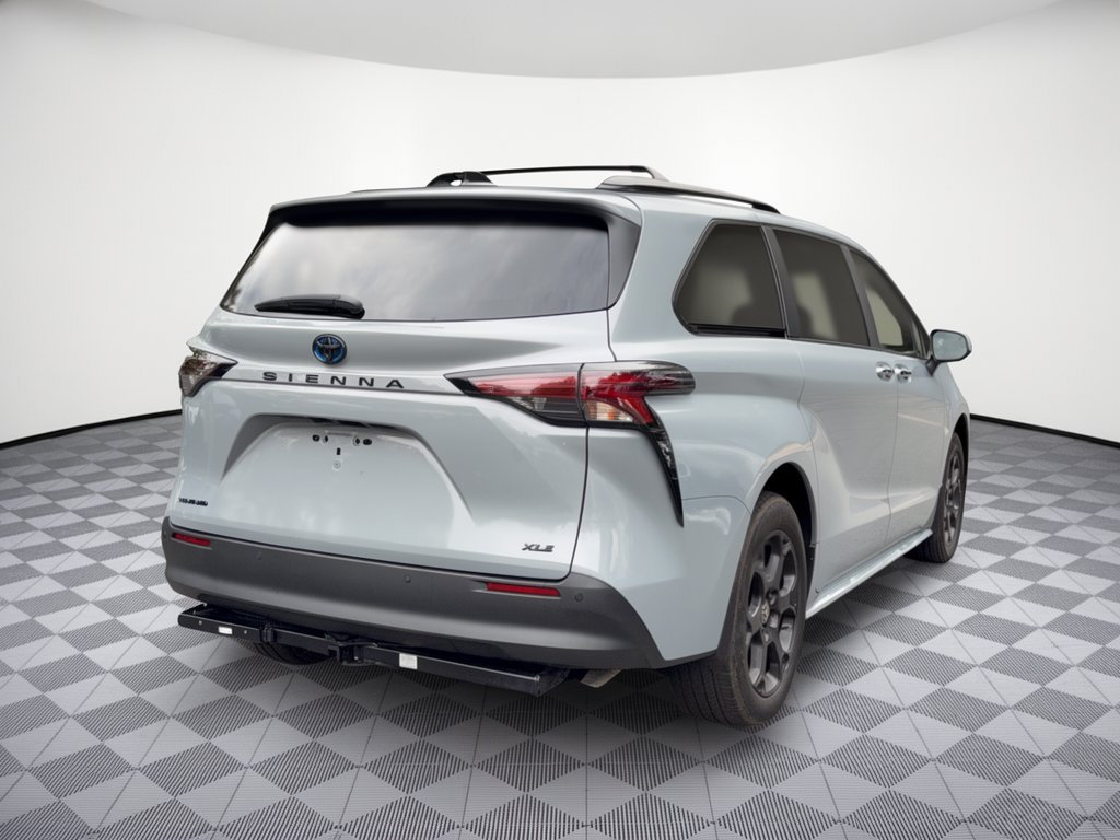 Used 2025 Toyota Sienna XLE Woodland Edition AWD/4WD image 9