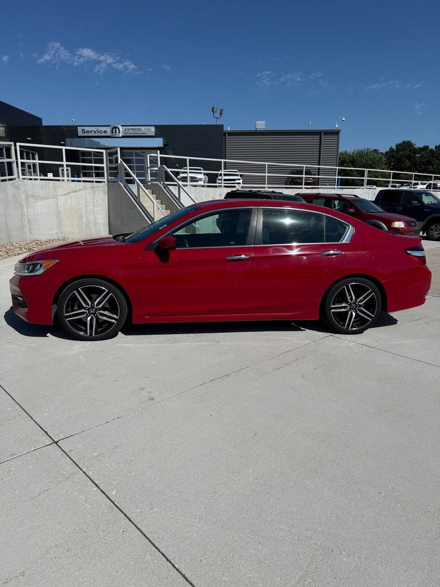Used 2016 Honda Accord Sport image 2