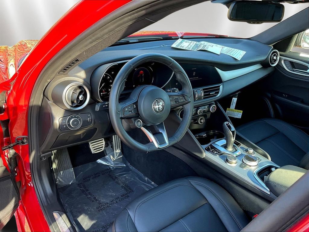 Used 2024 Alfa Romeo Giulia Ti AWD/4WD image 17