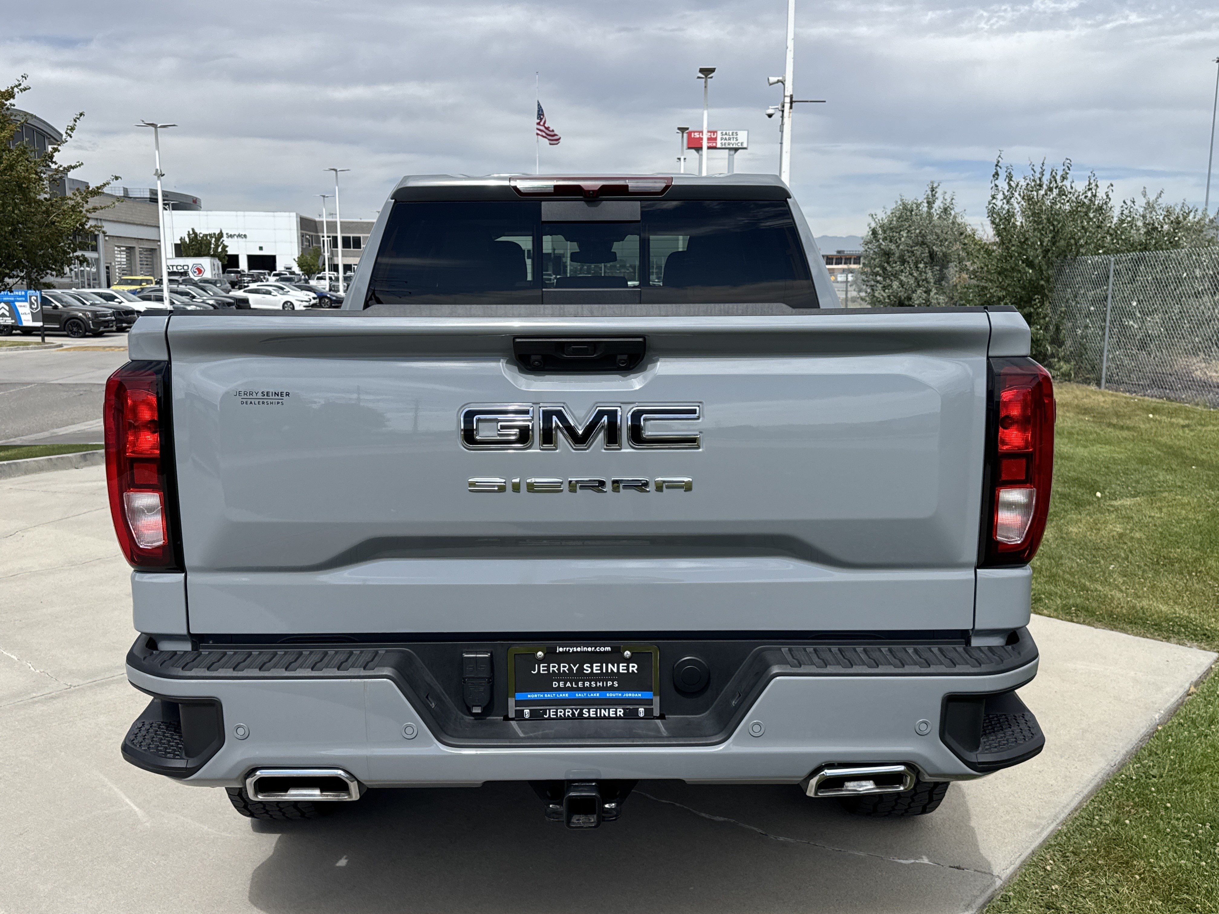 Used 2024 GMC Sierra 1500 Elevation w/ Elevation Premium Package AWD/4WD image 4