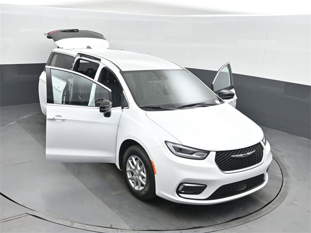 New 2026 Chrysler Pacifica Select image 49