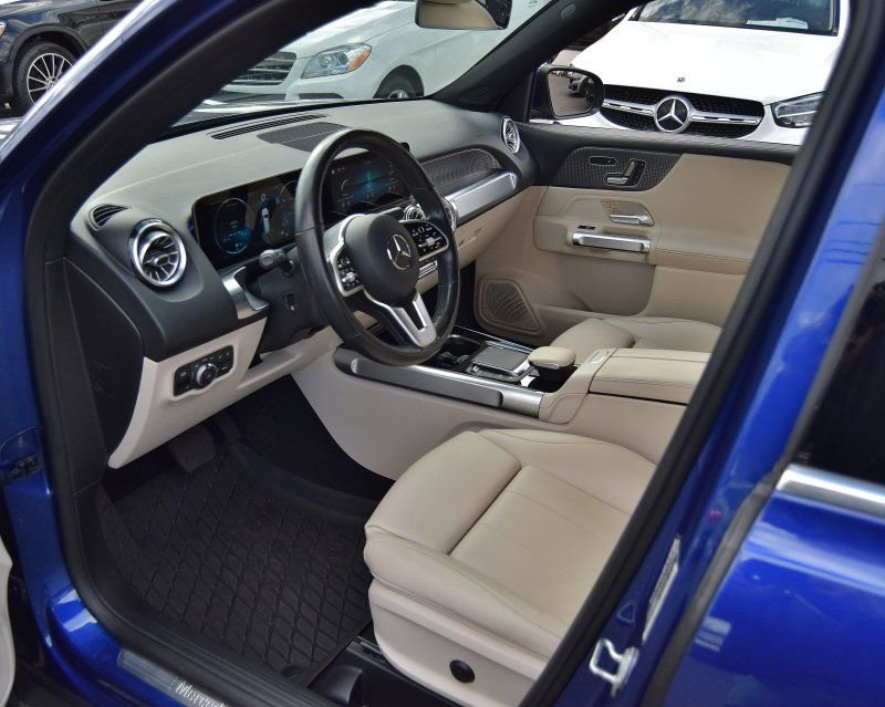 Used 2021 Mercedes-Benz GLB 250 4MATIC w/ Premium Package image 16