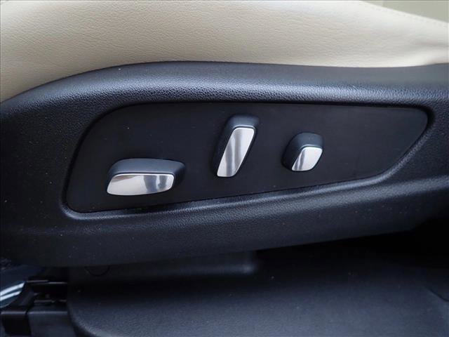 Used 2017 Cadillac XT5 Luxury w/ Driver Awareness Package image 13