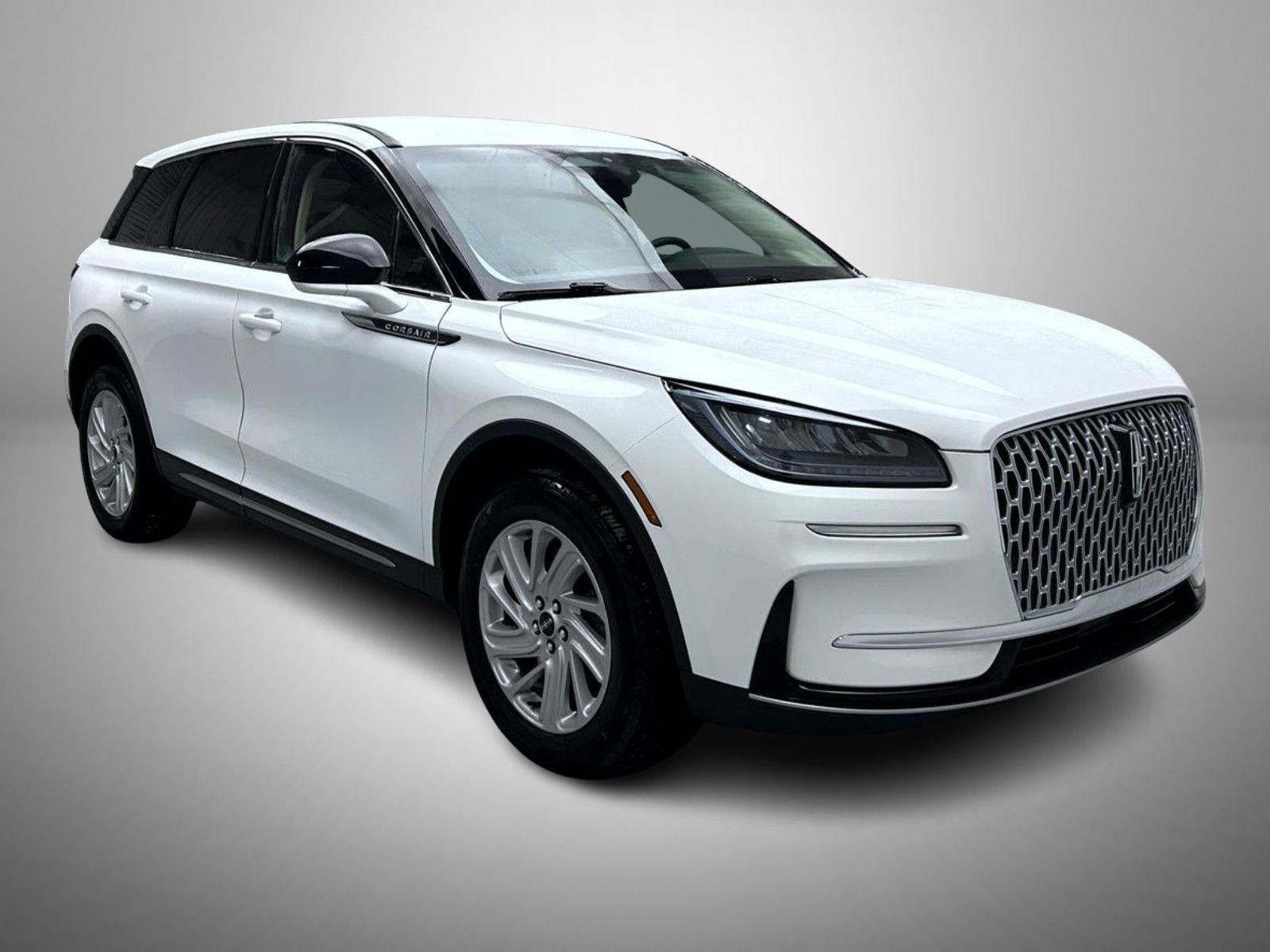 Used 2023 Lincoln Corsair AWD image 3